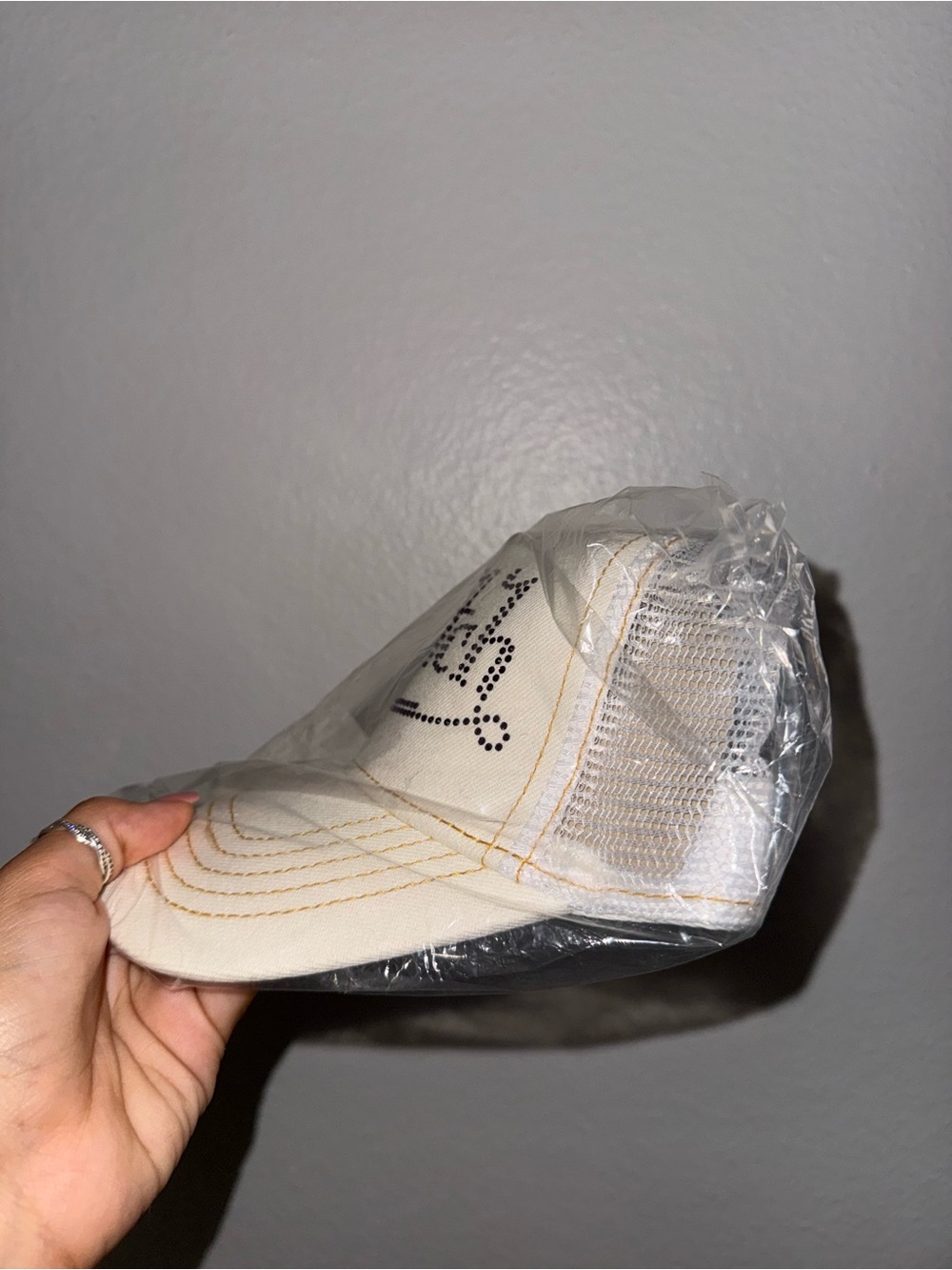 Von Dutch Ivory Rhinestone Logo Cap - Picture 2 of 2